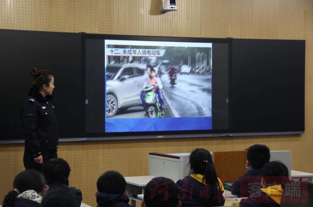 郑州：中小学严格限制学生带手机入校|界面新闻 · 快讯